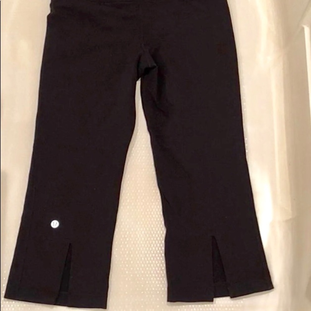 Sold!  Lululemon crop pant. Size 6